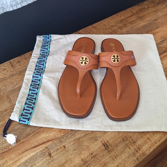 Brand new Tory Burch aged camello leather Carson thong sandals - Picture 2 of 8